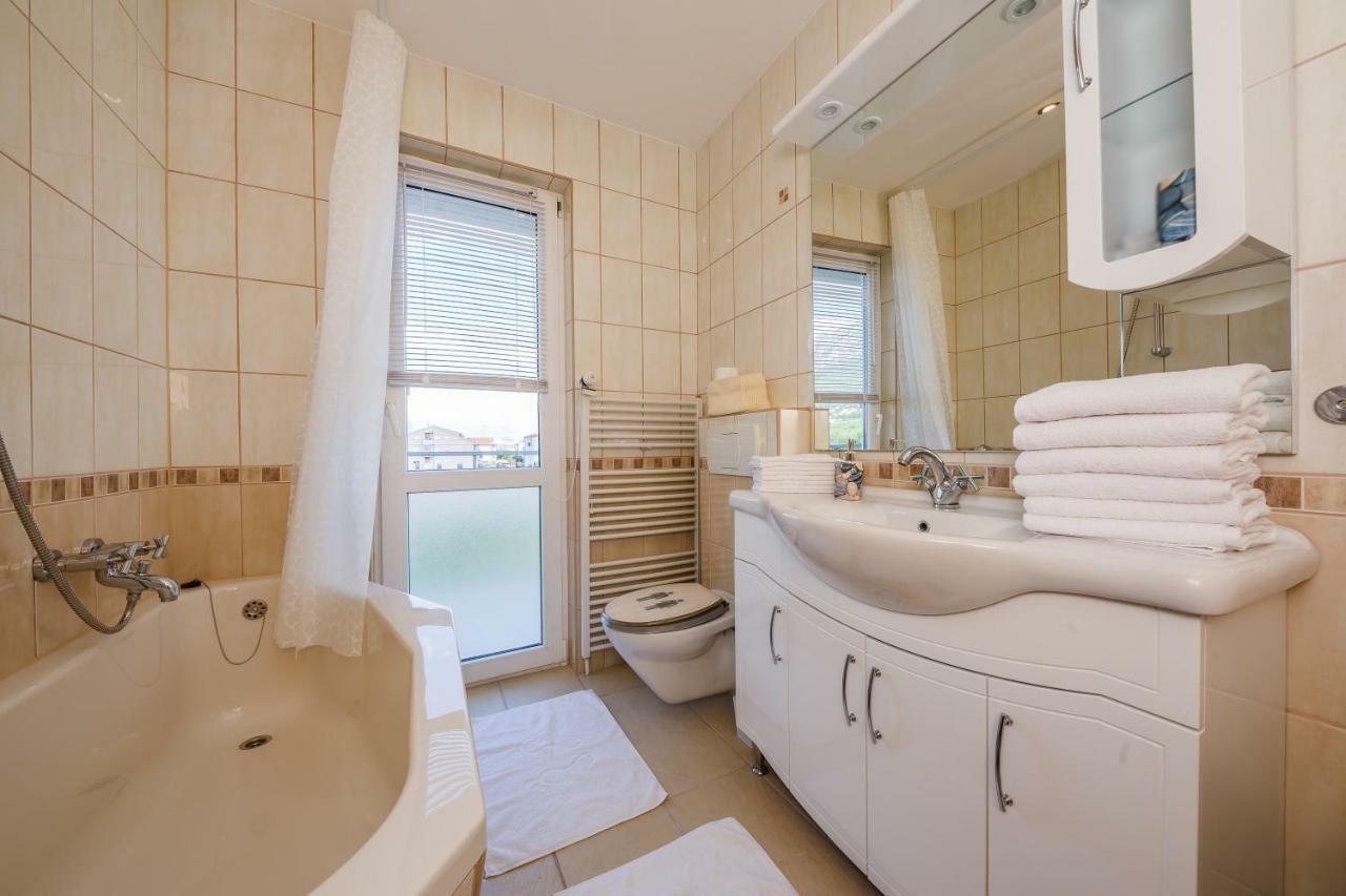 Apartman Lucija Kastela Exterior photo